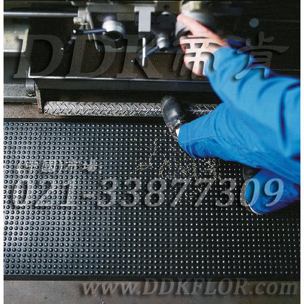 如何杜絕車間機(jī)器下面地上油污？機(jī)床地面油污來源分析及其對策簡述。