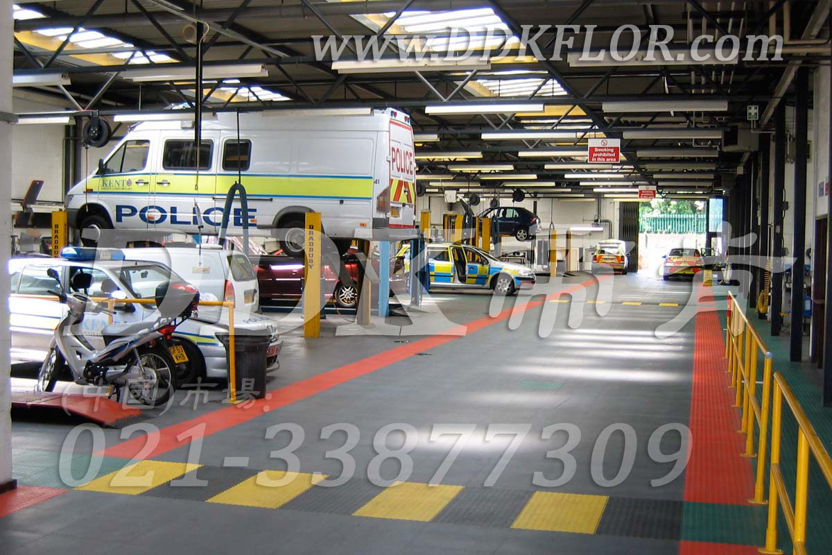 灰色為主+多色分割鋪設(shè)_汽車(chē)修理廠地面材料樣板圖片,帝肯(DDK)_2000_9979(工業(yè)廠房車(chē)間地面材料)效果圖,維修車(chē)間地板,安全通道用地板,工業(yè)pvc地板,pvc工業(yè)地板,工業(yè)地板磚,工業(yè)地板,工業(yè)地板膠,工業(yè)地膠,工業(yè)塑膠地板,工業(yè)橡膠地板,工業(yè)防滑墊,pvc承重地板,耐重壓地板,工廠車(chē)間地膠,工廠車(chē)間地板革,車(chē)間pvc地板,車(chē)間塑膠地板,車(chē)間用地板膠,車(chē)間地板磚,車(chē)間地板,車(chē)間防砸地板,車(chē)間地膠墊,車(chē)間地面膠皮,倉(cāng)庫(kù)防潮地膠,倉(cāng)庫(kù)地板,防潮地板,防潮板,塑料拼裝地板,塑料拼接地板,塑料橡膠地毯,塑料地板