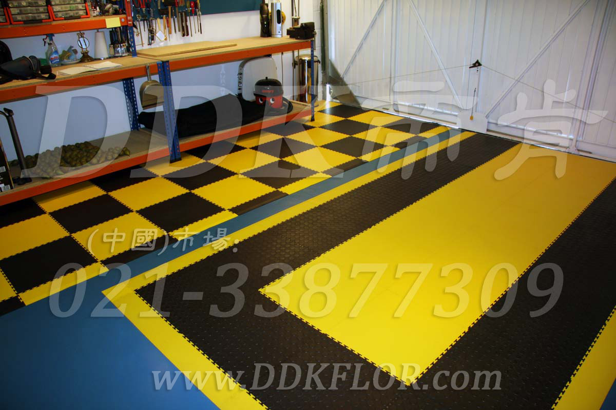 黃+黑_庫(kù)房地面地板鋪裝材料樣板圖片,帝肯(DDK)_2000_9979(工業(yè)廠房車(chē)間地面材料)效果圖,庫(kù)房地板,廠房地板材料,廠房地膠,廠房塑膠地板,廠房防滑地膠,維修車(chē)間地板,安全通道用地板,工業(yè)pvc地板,pvc工業(yè)地板,工業(yè)地板磚,工業(yè)地板,工業(yè)地板膠,工業(yè)地膠,工業(yè)塑膠地板,工業(yè)橡膠地板,工業(yè)防滑墊,pvc承重地板,耐重壓地板,工廠車(chē)間地膠,工廠車(chē)間地板革,車(chē)間pvc地板,車(chē)間塑膠地板,車(chē)間用地板膠,車(chē)間地板磚,車(chē)間地板,車(chē)間防砸地板,車(chē)間地膠墊,車(chē)間地面膠皮,倉(cāng)庫(kù)防潮地膠,倉(cāng)庫(kù)地板,防潮地板,防潮板,塑料拼裝地板,塑料拼接地板,塑料橡膠地毯,塑料地板