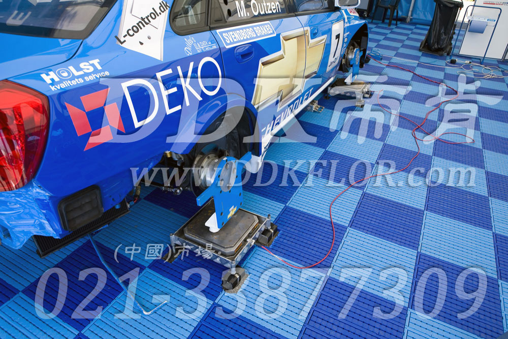 深藍+淺藍（1）_雪佛蘭汽車維修車間地板樣板圖片,帝肯(DDK)_7000_9979（維修車間地面材料）效果圖，pe戶外地板,pp防滑墊,塑料拼接地板,塑料拼裝地板,室外拼接地墊,室外鏤空拼裝地板,拼接地板,拼接式地墊,拼裝地墊,拼接式防滑墊,拼裝地板,拼裝地膠,模塊拼接式門墊,PVC拼接地墊,維修車間地板,車展地膠,車庫地板,車庫地墊,車庫地膠,車用防滑墊,車展地板,停車場防滑墊