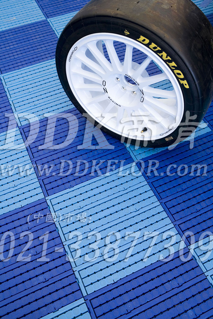 深藍+淺藍（8）_雪佛蘭汽車維修車間地板樣板圖片,帝肯(DDK)_7000_9979（維修車間地面材料）效果圖，pe戶外地板,pp防滑墊,塑料拼接地板,塑料拼裝地板,室外拼接地墊,室外鏤空拼裝地板,拼接地板,拼接式地墊,拼裝地墊,拼接式防滑墊,拼裝地板,拼裝地膠,模塊拼接式門墊,PVC拼接地墊,維修車間地板,車展地膠,車庫地板,車庫地墊,車庫地膠,車用防滑墊,車展地板,停車場防滑墊