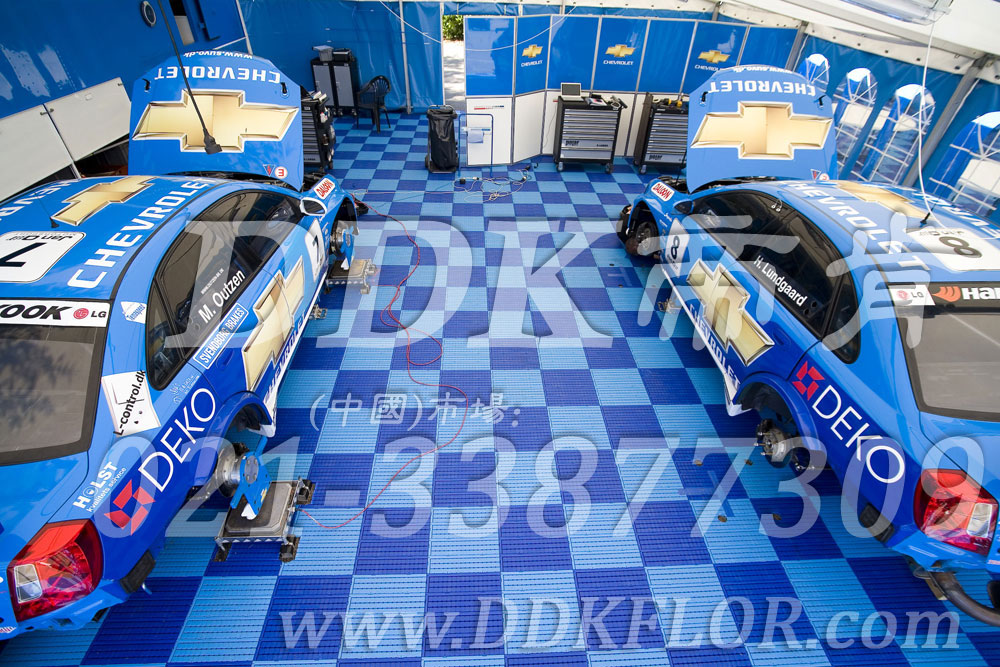 深藍+淺藍（9）_雪佛蘭汽車維修車間地板樣板圖片,帝肯(DDK)_7000_9979（維修車間地面材料）效果圖，pe戶外地板,pp防滑墊,塑料拼接地板,塑料拼裝地板,室外拼接地墊,室外鏤空拼裝地板,拼接地板,拼接式地墊,拼裝地墊,拼接式防滑墊,拼裝地板,拼裝地膠,模塊拼接式門墊,PVC拼接地墊,維修車間地板,車展地膠,車庫地板,車庫地墊,車庫地膠,車用防滑墊,車展地板,停車場防滑墊