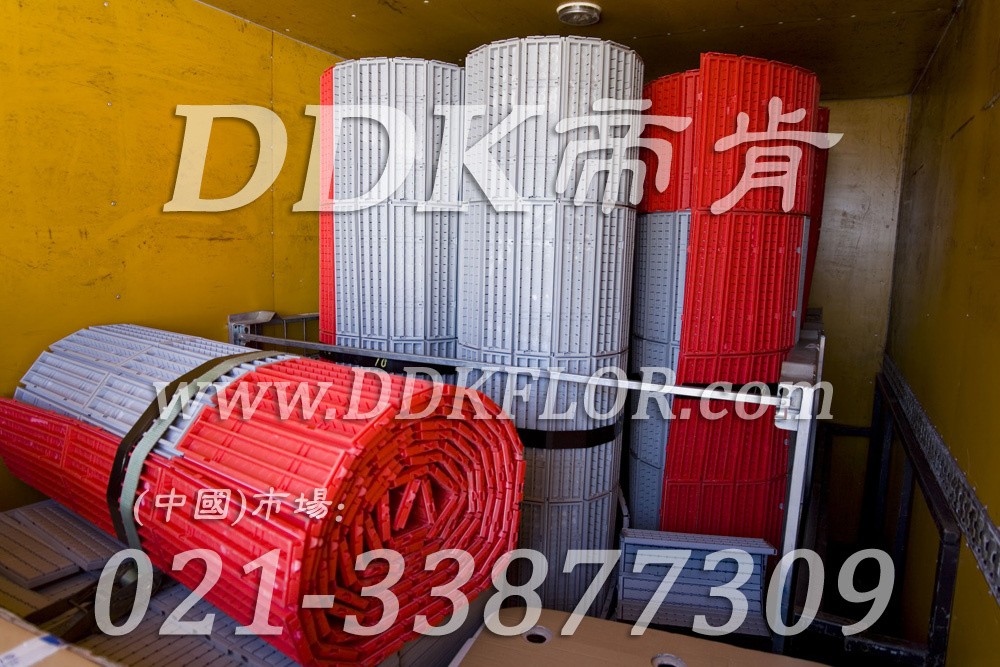紅+灰（3）_戶外展會運動賽事帳篷地面材料樣板圖片,帝肯(DDK)_7000_600（篷房地面材料）效果圖，移動篷房用地板,pvc活動地板,pe戶外地板,戶外地磚,戶外地板,戶外塑料地板,戶外防滑墊,塑料戶外地板,pvc戶外地板,pvc承重地板,室外地坪,室外地墊,室外地板膠,室外地磚,室外地膠,室外塑料地板,室外塑料地毯,室外塑膠地板,室外拼接地墊,室外橡膠地板,室外環(huán)保地板,室外防滑地墊,室外防滑墊,展會地板,展會地膠,展銷會專用地板,可拼接展會塑膠地板,會展地板,展臺地板,車展地板,車展地膠,塑料拼接地板,塑料拼裝地板,PVC拼接地墊,拼接地板,拼接式地墊,拼裝地墊,拼裝地板,拼裝地膠,室外鏤空拼裝地板,組合式地墊