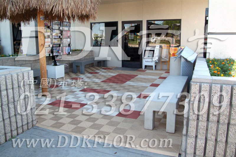 店外門口地面鋪裝_相拼色樣板圖片,帝肯(DDK)_8100_T550（室外花園地面材料）效果圖，戶外地磚,戶外地板,戶外花園地磚,pvc戶外地板,塑料戶外地板,幼兒園戶外地墊,幼兒園戶外地板,戶外地墊,戶外地毯,戶外地膠,戶外塑料地板,戶外塑膠地毯,戶外花園地板,戶外草坪地墊,戶外防滑墊,花園戶外地板,陽臺(tái)戶外地板,入戶花園地板,入戶花園地面,室外花園地磚,花園地板磚,露臺(tái)花園裝修,室外地板膠,室外地磚,室外地膠,室外塑料地板,室外塑膠地板,室外鏤空拼裝地板,室外防水地板,室外防滑地墊,室外生態(tài)地板,室外環(huán)保地板,室外防腐地板,室外陽臺(tái)地板,室外陽臺(tái)磚,室外露臺(tái)地磚,室外露臺(tái)裝修,幼兒園室外地膠