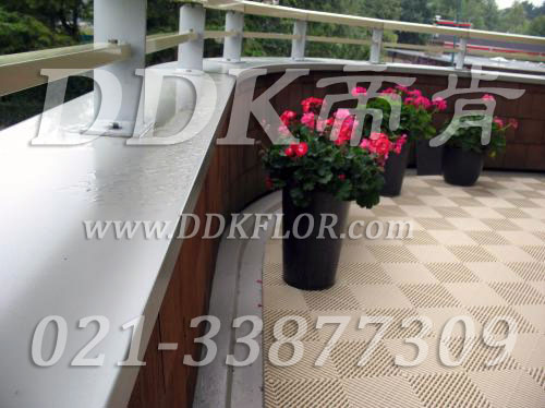淡色卡其地面鋪裝_露臺(tái)地面鋪設(shè)樣板圖片,帝肯(DDK)_8100_T500(露天陽臺(tái)地面材料)效果圖 淡色卡其地面鋪裝_露臺(tái)地面鋪設(shè)樣板圖片,帝肯(DDK)_8100_T500(露天陽臺(tái)地面材料)效果圖,別墅陽臺(tái)地板,別墅陽臺(tái)裝修,室外陽臺(tái)地板,室外陽臺(tái)磚,室外露臺(tái)地磚,室外露臺(tái)裝修,舞臺(tái)地板,陽臺(tái)地板磚,陽臺(tái)地磚裝修,陽臺(tái)戶外地板,陽臺(tái)拼裝地板,陽臺(tái)裝修,露臺(tái)地板,露臺(tái)地磚,露臺(tái)地面裝修,露臺(tái)拼接地板,露臺(tái)花園裝修,露臺(tái)防滑地板,露臺(tái)防滑地磚,頂樓露臺(tái)裝修,室外生態(tài)地板,室外環(huán)保地板,室外防腐地板