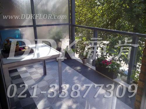 黑加白拼裝組合（4）_露天陽(yáng)臺(tái)新型歐式功能性地板磚效果圖樣板圖片,帝肯(DDK)_8100_T500（露天陽(yáng)臺(tái)地面材料）效果圖,別墅陽(yáng)臺(tái)地板,別墅陽(yáng)臺(tái)裝修,室外陽(yáng)臺(tái)地板,室外陽(yáng)臺(tái)磚,室外露臺(tái)地磚,室外露臺(tái)裝修,舞臺(tái)地板,陽(yáng)臺(tái)地板磚,陽(yáng)臺(tái)地磚裝修,陽(yáng)臺(tái)戶外地板,陽(yáng)臺(tái)拼裝地板,陽(yáng)臺(tái)裝修,露臺(tái)地板,露臺(tái)地磚,露臺(tái)地面裝修,露臺(tái)拼接地板,露臺(tái)花園裝修,露臺(tái)防滑地板,露臺(tái)防滑地磚,頂樓露臺(tái)裝修,室外生態(tài)地板,室外環(huán)保地板,室外防腐地板