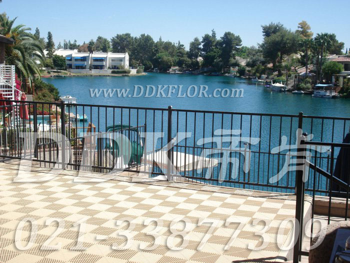 淡卡其色_室外露臺(tái)地面疏水式地磚裝修效果圖樣板圖片,帝肯(DDK)_8100_T500（露天陽(yáng)臺(tái)地面材料）效果圖,別墅陽(yáng)臺(tái)地板,別墅陽(yáng)臺(tái)裝修,室外陽(yáng)臺(tái)地板,室外陽(yáng)臺(tái)磚,室外露臺(tái)地磚,室外露臺(tái)裝修,舞臺(tái)地板,陽(yáng)臺(tái)地板磚,陽(yáng)臺(tái)地磚裝修,陽(yáng)臺(tái)戶外地板,陽(yáng)臺(tái)拼裝地板,陽(yáng)臺(tái)裝修,露臺(tái)地板,露臺(tái)地磚,露臺(tái)地面裝修,露臺(tái)拼接地板,露臺(tái)花園裝修,露臺(tái)防滑地板,露臺(tái)防滑地磚,頂樓露臺(tái)裝修,室外生態(tài)地板,室外環(huán)保地板,室外防腐地板