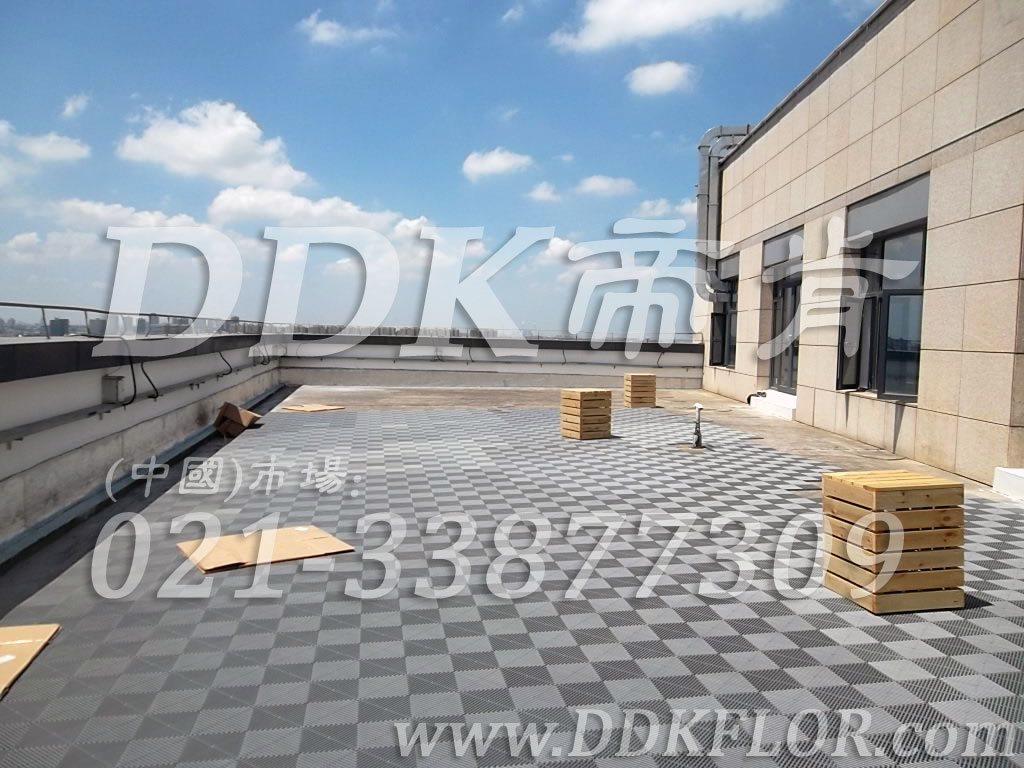 經(jīng)典灰色_拼裝組合(1)_室外涼臺(tái)地面用露天陽臺(tái)新型功能性涼臺(tái)地磚效果圖樣板圖片,帝肯(DDK)_8100_T500(露天陽臺(tái)地面材料)效果圖 經(jīng)典灰色_拼裝組合(1)_室外涼臺(tái)地面用露天陽臺(tái)新型功能性涼臺(tái)地磚效果圖樣板圖片,帝肯(DDK)_8100_T500(露天陽臺(tái)地面材料)效果圖,涼臺(tái)地磚,別墅陽臺(tái)地板,別墅陽臺(tái)裝修,室外陽臺(tái)地板,室外陽臺(tái)磚,室外露臺(tái)地磚,室外露臺(tái)裝修,舞臺(tái)地板,陽臺(tái)地板磚,陽臺(tái)地磚裝修,陽臺(tái)戶外地板,陽臺(tái)拼裝地板,陽臺(tái)裝修,露臺(tái)地板,露臺(tái)地磚,露臺(tái)地面裝修,露臺(tái)拼接地板,露臺(tái)花園裝修,露臺(tái)防滑地板,露臺(tái)防滑地磚,頂樓露臺(tái)裝修,室外生態(tài)地板,室外環(huán)保地板,室外防腐地板