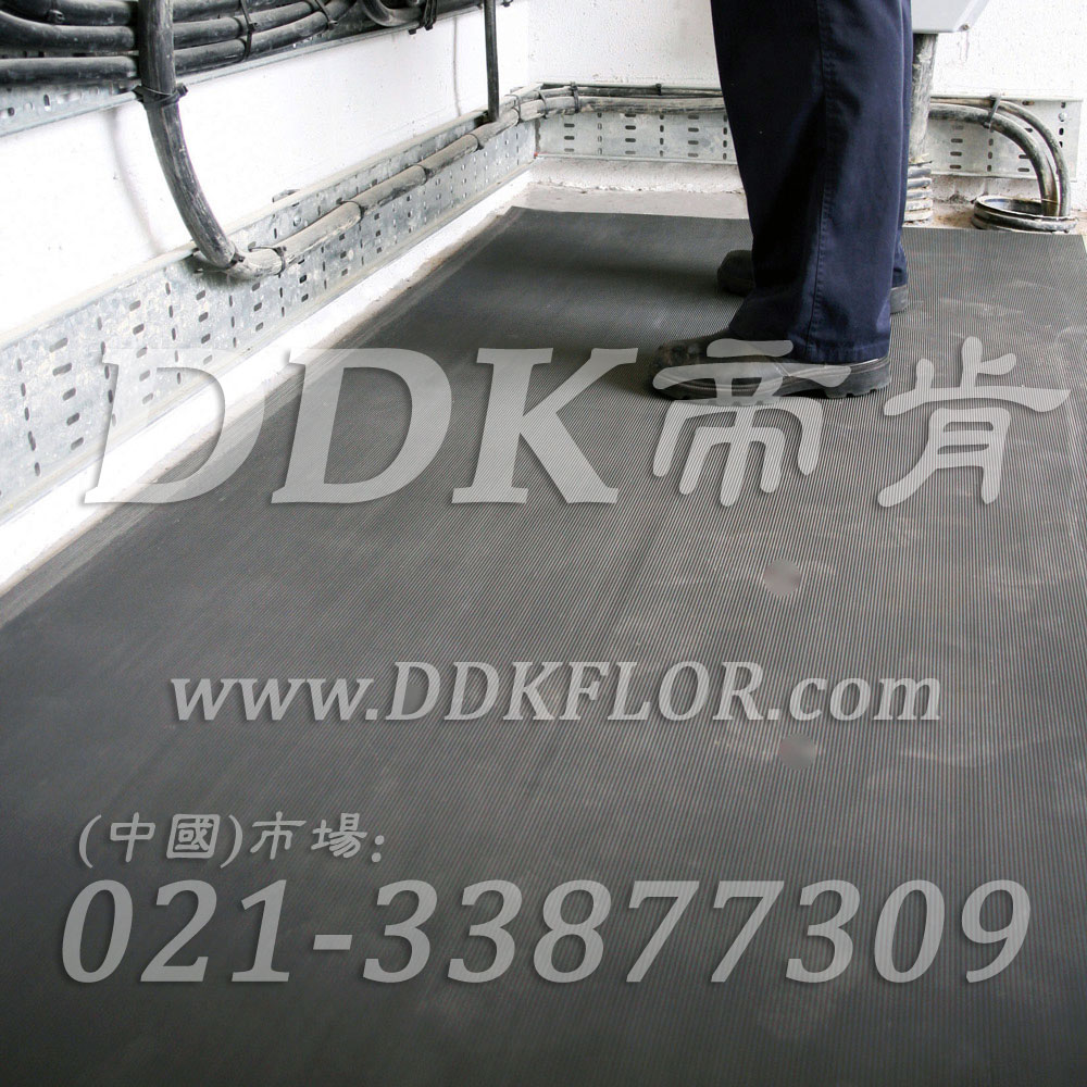 卷材黑色（5）_工廠車間用防滑耐磨地毯樣板圖片,帝肯(DDK)_S450_9979（工業(yè)車間地面防滑材料）效果圖,廠房地毯,廠房地膠,過道地毯,過道地墊,過道防滑墊,工廠車間地板革,維修車間地板,車間地墊,車間地毯,車間地膠墊,車間地面膠皮,車間塑料防滑墊,車間用地板膠,車間防滑地墊,車間防滑墊,車間防砸地板,工廠車間地膠,工業(yè)地毯,工業(yè)地膠,工業(yè)塑料地毯,工業(yè)地墊,工業(yè)地板膠,工業(yè)地板革,工業(yè)耐油地墊,工業(yè)走道地墊,工業(yè)防滑地毯,工業(yè)防滑墊,工廠地墊,工廠地毯,工廠地膠,工廠走道地墊,工業(yè)抗疲勞防滑墊,走道地墊,走道地毯,走道墊,塑料防滑地毯,橡膠地毯,耐壓耐磨地毯,走廊地毯,防滑地毯,防污地毯,防滑毯,防水地毯,防噪聲地毯,通道地毯,經(jīng)濟(jì)型抗疲勞地墊,抗疲勞腳墊,抗疲勞地毯,防疲勞地膠,防疲勞地毯,耐磨地膠,工廠用橡膠地墊,工廠防滑地墊,工廠防滑墊,pvc防滑地毯,pvc防滑地膠,PVC地毯,pvc地膠,pvc塑料地毯,pvc塑膠地毯,流水線地墊