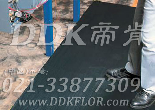 卷材黑色（7）_工廠車間用防滑耐磨地毯樣板圖片,帝肯(DDK)_S450_9979（工業(yè)車間地面防滑材料）效果圖,廠房地毯,廠房地膠,過道地毯,過道地墊,過道防滑墊,工廠車間地板革,維修車間地板,車間地墊,車間地毯,車間地膠墊,車間地面膠皮,車間塑料防滑墊,車間用地板膠,車間防滑地墊,車間防滑墊,車間防砸地板,工廠車間地膠,工業(yè)地毯,工業(yè)地膠,工業(yè)塑料地毯,工業(yè)地墊,工業(yè)地板膠,工業(yè)地板革,工業(yè)耐油地墊,工業(yè)走道地墊,工業(yè)防滑地毯,工業(yè)防滑墊,工廠地墊,工廠地毯,工廠地膠,工廠走道地墊,工業(yè)抗疲勞防滑墊,走道地墊,走道地毯,走道墊,塑料防滑地毯,橡膠地毯,耐壓耐磨地毯,走廊地毯,防滑地毯,防污地毯,防滑毯,防水地毯,防噪聲地毯,通道地毯,經(jīng)濟(jì)型抗疲勞地墊,抗疲勞腳墊,抗疲勞地毯,防疲勞地膠,防疲勞地毯,耐磨地膠,工廠用橡膠地墊,工廠防滑地墊,工廠防滑墊,pvc防滑地毯,pvc防滑地膠,PVC地毯,pvc地膠,pvc塑料地毯,pvc塑膠地毯,流水線地墊