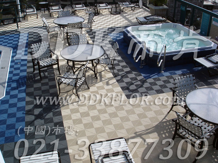 室外泳池四周地面防滑塑膠地磚材料(2)_藍(lán)色灰白相拼組合樣板圖片,帝肯(DDK)_8100_339(游泳池防滑地磚材料)效果圖 室外泳池四周地面防滑塑膠地磚材料(2)_藍(lán)色灰白相拼組合樣板圖片,帝肯(DDK)_8100_339(游泳池防滑地磚材料)效果圖,泳池地膠,泳池防滑地墊,泳池防滑地毯,游泳池防滑墊,游泳池防滑地膠,游泳池地墊