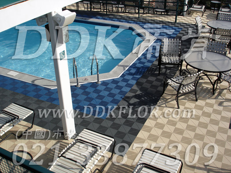 室外泳池四周地面防滑塑膠地磚材料(3)_藍(lán)色灰白相拼組合樣板圖片,帝肯(DDK)_8100_339(游泳池防滑地磚材料)效果圖 室外泳池四周地面防滑塑膠地磚材料(3)_藍(lán)色灰白相拼組合樣板圖片,帝肯(DDK)_8100_339(游泳池防滑地磚材料)效果圖,泳池地膠,泳池防滑地墊,泳池防滑地毯,游泳池防滑墊,游泳池防滑地膠,游泳池地墊