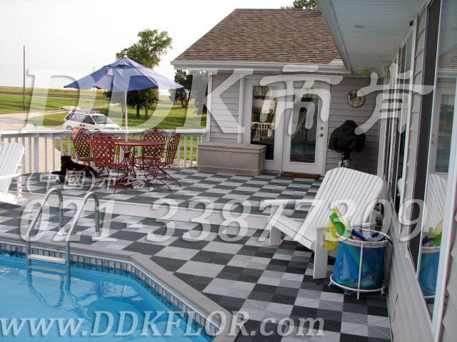 室外花園及泳池四周地面防滑塑膠地磚材料(4)_藍(lán)色灰白相拼組合樣板圖片,帝肯(DDK)_8100_339(游泳池防滑地磚材料)效果圖 室外花園及泳池四周地面防滑塑膠地磚材料(4)_藍(lán)色灰白相拼組合樣板圖片,帝肯(DDK)_8100_339(游泳池防滑地磚材料)效果圖,入戶花園地板,入戶花園地面,戶外花園地板,戶外花園地磚,室外花園地磚,露臺(tái)花園裝修,花園地板磚,花園戶外地板,泳池地膠,泳池防滑地墊,泳池防滑地毯,游泳池防滑墊,游泳池防滑地膠,游泳池地墊