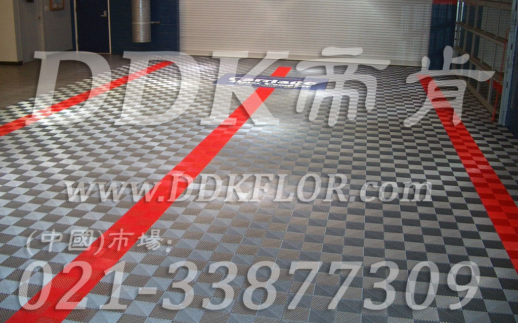 私人車庫(kù)地面鋪裝地板材料(9)_灰色加紅組合樣板圖片,帝肯(DDK)_8100_C618(私人車庫(kù)地面材料)效果圖 私人車庫(kù)地面鋪裝地板材料(9)_灰色加紅組合樣板圖片,帝肯(DDK)_8100_C618(私人車庫(kù)地面材料)效果圖,別墅私家車庫(kù)裝修,車庫(kù)pvc地板,車庫(kù)地坪,車庫(kù)地墊,車庫(kù)地板,車庫(kù)地膠,車庫(kù)塑料地毯,車庫(kù)塑膠地板,車庫(kù)防滑墊