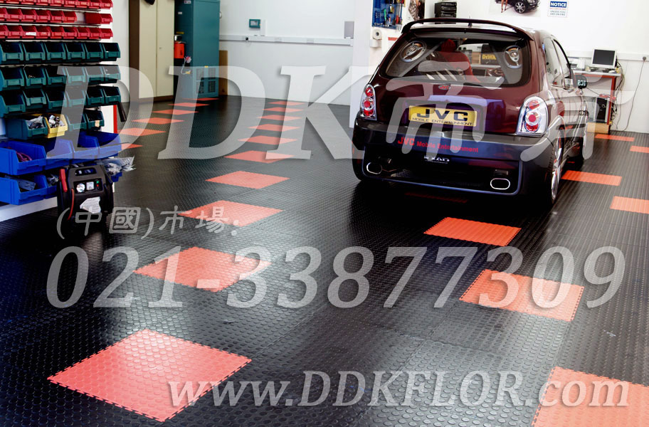 私家車庫(kù)裝修車庫(kù)地坪地面材料(6)_黑色加紅色銅錢表面地板樣板圖片,帝肯(DDK)_2000_C618(地下車庫(kù)地面材料)效果圖 私家車庫(kù)裝修車庫(kù)地坪地面材料(6)_黑色加紅色銅錢表面地板樣板圖片,帝肯(DDK)_2000_C618(地下車庫(kù)地面材料)效果圖,車庫(kù)pvc地板,車庫(kù)地坪,車庫(kù)地板,車庫(kù)地墊,車庫(kù)地膠,車庫(kù)塑料地毯,車庫(kù)塑膠地板,車庫(kù)防滑墊,別墅私家車庫(kù)裝修