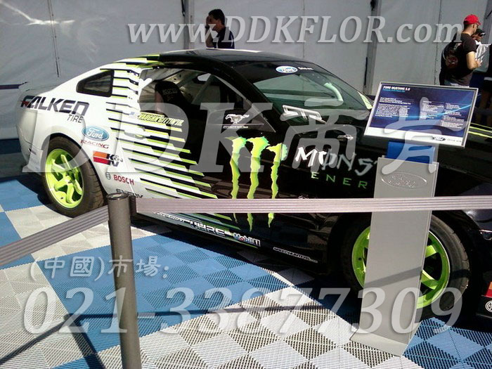 藍色加灰色組合安裝(24)_汽車戶外巡回秀展覽展會活動銷售帳篷地面地板材料樣板圖片,帝肯(DDK)_8100_680(展覽地面地板材料)效果圖 藍色加灰色組合安裝(24)_汽車戶外巡回秀展覽展會活動銷售帳篷地面地板材料樣板圖片,帝肯(DDK)_8100_680(展覽地面地板材料)效果圖,會展地板,可拼接展會塑膠地板,展會地板,展會地膠,展廳塑料格柵,展廳展車地墊,展臺地板,展銷會專用地板,汽車4s店卡扣展示板,汽車展廳地墊,汽車展廳地板,汽車展臺,汽車展示地墊,車型展示板,車展地板,車展地膠