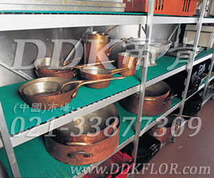 綠色_廚房器皿間層架防滑防護(hù)直紋網(wǎng)格毯（5）樣板圖片,帝肯(DDK)_1900_798（食堂餐廳廚房防滑材料）效果圖，臺墊,廚房地墊,廚房地毯,廚房地膠,廚房防滑地墊,廚房防滑地毯,廚房防滑地磚,廚房防滑墊,后廚用輸水墊,餐廳廚房專用地毯,餐廳防滑地墊,食堂專用防滑地毯,食堂用防滑地墊,食堂防滑墊,