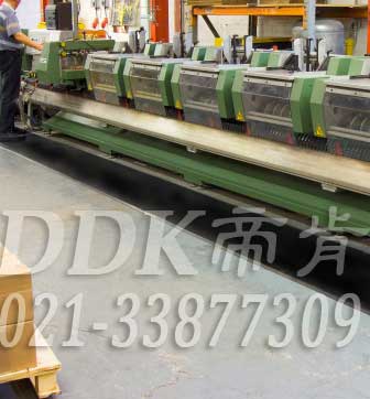 黑色_無味環(huán)保橡膠材質(zhì)_工廠機床走道地面材料（1）樣板圖片,帝肯(DDK)_S350_9979（車間過道地面材料）效果圖,車間防滑墊,PVC地毯,pvc防滑地毯,廠房地毯,塑料地毯,安全地毯,塑料橡膠地毯,工業(yè)防滑地毯,工廠地毯,工業(yè)地毯,戶外地毯,橡膠地毯,抗疲勞地毯,橡膠防滑地毯,甲板地毯,耐酸堿地毯,耐壓耐磨地毯,過道地毯,車間地毯,通道地毯,門墊地毯,防噪音地毯,防噪聲地毯,防噪音地墊,防滑毯,防疲勞地毯,防滑塑料毯,防滑地毯,靜音地毯,食堂專用防滑地毯,餐廳廚房專用地毯,除塵地毯,走道地毯,走道地墊,工業(yè)走道地墊,工廠走道地墊,走廊地毯,走廊防滑墊,走道墊,pvc防滑卷材,防滑卷材,防滑地墊卷材,安全地墊,安全地膠,安全墊,安全橡膠地墊,安全通道用地板,安全防滑墊,工廠車間地膠,車間防滑地墊,車間地墊,工廠地墊,工廠地膠,工廠防滑墊,工廠防滑地墊