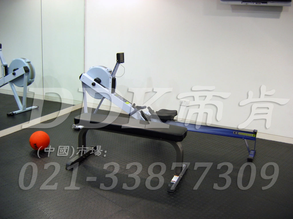 室內健身房運動地面材料（19）_深灰色樣板圖片,帝肯(DDK)_2000_3020（健身房地面鋪裝材料）效果圖,健身房pvc塑膠地板,健身房地墊,健身房地板,健身房地板膠,健身房地毯,健身房地膠,健身房橡膠地板,健身房防震地墊,運動地墊,運動地板,運動地膠