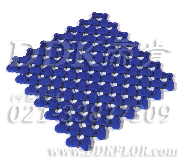 牛津藍色_橢圓表面_互扣式網(wǎng)孔防滑地膠（2）樣板圖片，帝肯(DDK)_8200（ODL|達喜）效果圖，工業(yè)用格柵地墊,浴室pvc格柵地板,柵格地墊,排水地墊,pvc防水地墊,塑膠透水地板,衛(wèi)生間地板隔水墊,衛(wèi)生間地墊,衛(wèi)浴防滑墊,衛(wèi)生間防水地墊,衛(wèi)生間防滑地墊,衛(wèi)生間防滑墊,衛(wèi)生間地膠,漏水地墊,漏水地膠,排水防滑墊,排水地板,疏水墊,疏水板,疏水磚,疏水防滑地墊,疏水防滑墊,耐油耐水地墊,漏水防滑墊,疏水地墊,疏水地毯,疏水地席,浴室防滑疏水磚,透水地墊,透水地板膠墊,透水防滑塑膠地墊,防水地墊,防水地毯,防水地膠墊,防水墊,防水防滑墊,防滑隔水墊,隔水地墊,隔水地板,隔水材料,泄水型地板磚,PVC拼接地墊,塑料拼接地板,拼接式防滑墊,拼接式地墊,拼裝地墊,拼裝地膠,防滑拼墊,泳池地膠,泳池防滑地墊,泳池防滑地毯,洗手間地墊,洗手間防滑地毯,洗手間防滑墊,洗浴防滑墊,洗澡間防滑墊,游泳池地墊,游泳池防滑地膠,游泳池防滑墊,游泳館防滑墊,浴池防滑地墊,浴池防滑墊,浴室防滑地墊,浴室防滑地磚,浴室防滑地膠,浴室防滑墊,浴室地墊,浴室地板,浴室地板磚,浴室地毯,浴室地磚,浴室墊,淋浴房防滑墊
