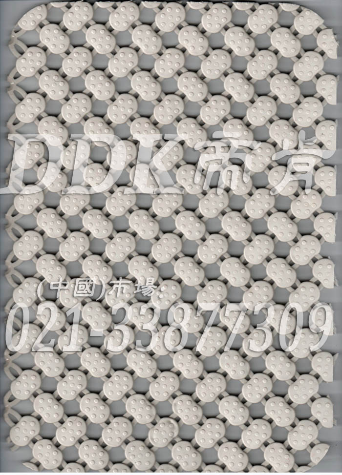 卡其色_橢圓表面_互扣式網(wǎng)孔防滑地膠（7）樣板圖片，帝肯(DDK)_8200（ODL|達喜）效果圖，工業(yè)用格柵地墊,浴室pvc格柵地板,柵格地墊,排水地墊,pvc防水地墊,塑膠透水地板,衛(wèi)生間地板隔水墊,衛(wèi)生間地墊,衛(wèi)浴防滑墊,衛(wèi)生間防水地墊,衛(wèi)生間防滑地墊,衛(wèi)生間防滑墊,衛(wèi)生間地膠,漏水地墊,漏水地膠,排水防滑墊,排水地板,疏水墊,疏水板,疏水磚,疏水防滑地墊,疏水防滑墊,耐油耐水地墊,漏水防滑墊,疏水地墊,疏水地毯,疏水地席,浴室防滑疏水磚,透水地墊,透水地板膠墊,透水防滑塑膠地墊,防水地墊,防水地毯,防水地膠墊,防水墊,防水防滑墊,防滑隔水墊,隔水地墊,隔水地板,隔水材料,泄水型地板磚,PVC拼接地墊,塑料拼接地板,拼接式防滑墊,拼接式地墊,拼裝地墊,拼裝地膠,防滑拼墊,泳池地膠,泳池防滑地墊,泳池防滑地毯,洗手間地墊,洗手間防滑地毯,洗手間防滑墊,洗浴防滑墊,洗澡間防滑墊,游泳池地墊,游泳池防滑地膠,游泳池防滑墊,游泳館防滑墊,浴池防滑地墊,浴池防滑墊,浴室防滑地墊,浴室防滑地磚,浴室防滑地膠,浴室防滑墊,浴室地墊,浴室地板,浴室地板磚,浴室地毯,浴室地磚,浴室墊,淋浴房防滑墊