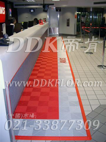 健身會(huì)所前臺(tái)接待區(qū)地面防滑鋪裝材料_紅加白組合(1)樣板圖片,帝肯(DDK)_8100_3020(地下室健身房地面地板材料)效果圖 健身會(huì)所前臺(tái)接待區(qū)地面防滑鋪裝材料_紅加白組合(1)樣板圖片,帝肯(DDK)_8100_3020(地下室健身房地面地板材料)效果圖,運(yùn)動(dòng)地墊,運(yùn)動(dòng)地板,運(yùn)動(dòng)地膠,健身房pvc塑膠地板,健身房地墊,健身房地板,健身房地板膠,健身房地毯,健身房地膠,健身房橡膠地板,健身房防震地墊