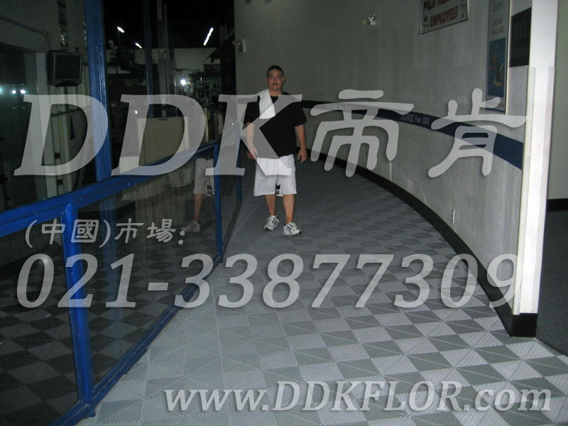 健身會所通道地面防滑耐磨鋪裝材料(6)_灰白組合樣板圖片,帝肯(DDK)_8100_3020(地下室健身房地面地板材料)效果圖 健身會所通道地面防滑耐磨鋪裝材料(6)_灰白組合樣板圖片,帝肯(DDK)_8100_3020(地下室健身房地面地板材料)效果圖,健身房pvc塑膠地板,健身房地墊,健身房地板,健身房地板膠,健身房地毯,健身房地膠,健身房橡膠地板,健身房防震地墊,運動地墊,運動地板,運動地膠
