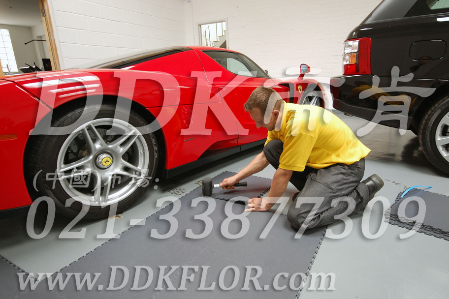 私家車庫(kù)裝修車庫(kù)地坪地面材料（10）_灰色平紋防滑表面車庫(kù)地板樣板圖片,帝肯(DDK)_2000_C618（地下車庫(kù)地面材料）效果圖,別墅私家車庫(kù)裝修,車庫(kù)pvc地板,車庫(kù)地坪,車庫(kù)地墊,車庫(kù)地板,車庫(kù)地膠,車庫(kù)塑料地毯,車庫(kù)塑膠地板,車庫(kù)防滑墊,停車場(chǎng)防滑墊