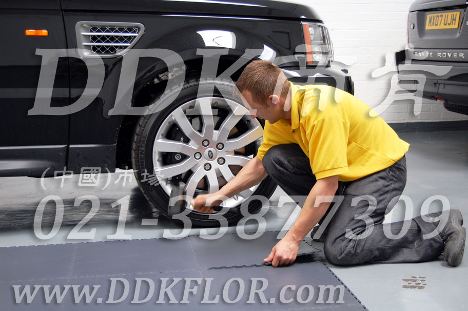 私家車庫(kù)裝修車庫(kù)地坪地面材料（12）_灰色平紋防滑表面車庫(kù)地板樣板圖片,帝肯(DDK)_2000_C618（地下車庫(kù)地面材料）效果圖,別墅私家車庫(kù)裝修,車庫(kù)pvc地板,車庫(kù)地坪,車庫(kù)地墊,車庫(kù)地板,車庫(kù)地膠,車庫(kù)塑料地毯,車庫(kù)塑膠地板,車庫(kù)防滑墊,停車場(chǎng)防滑墊