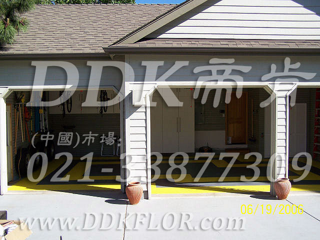 私家車庫(kù)裝修車庫(kù)地坪地面材料（19）_檸檬黃加灰色錢幣紋防滑表面車庫(kù)地板樣板圖片,帝肯(DDK)_2000_C618（地下車庫(kù)地面材料）效果圖,別墅私家車庫(kù)裝修,車庫(kù)pvc地板,車庫(kù)地坪,車庫(kù)地墊,車庫(kù)地板,車庫(kù)地膠,車庫(kù)塑料地毯,車庫(kù)塑膠地板,車庫(kù)防滑墊,停車場(chǎng)防滑墊