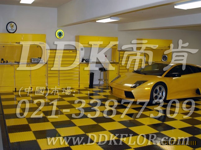 私家車庫(kù)裝修車庫(kù)地坪地面材料（20）_檸檬黃加黑色錢幣紋防滑表面車庫(kù)地板樣板圖片,帝肯(DDK)_2000_C618（地下車庫(kù)地面材料）效果圖,別墅私家車庫(kù)裝修,車庫(kù)pvc地板,車庫(kù)地坪,車庫(kù)地墊,車庫(kù)地板,車庫(kù)地膠,車庫(kù)塑料地毯,車庫(kù)塑膠地板,車庫(kù)防滑墊,停車場(chǎng)防滑墊