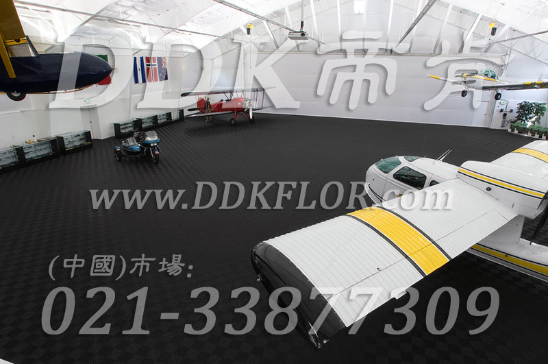 私人飛機(jī)停機(jī)坪做法(3)_黑灰色私人飛機(jī)庫停機(jī)地面地板樣板圖片,帝肯(DDK)_8100_2267(私人飛機(jī)庫地面地板材料做法)效果圖 私人飛機(jī)停機(jī)坪做法(3)_黑灰色私人飛機(jī)庫停機(jī)地面地板樣板圖片,帝肯(DDK)_8100_2267(私人飛機(jī)庫地面地板材料做法)效果圖,私人飛機(jī)停機(jī)坪,機(jī)場地面設(shè)備,飛機(jī)場地板,飛機(jī)地面設(shè)備,航空地面設(shè)備