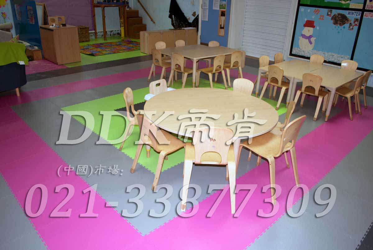 紅灰綠拼裝鋪設(shè)的幼兒園課堂地面磚樣板圖片,帝肯(DDK)_2000_3377(幼兒園教室地面材料)效果圖 紅灰綠拼裝鋪設(shè)的幼兒園課堂地面磚樣板圖片,帝肯(DDK)_2000_3377(幼兒園教室地面材料)效果圖,幼兒園pvc塑膠地板,幼兒園地板,幼兒園地板磚,幼兒園地板膠,幼兒園地板革,幼兒園塑料地板,幼兒園室內(nèi)地板,幼兒園拼裝地板,幼兒園教室地板