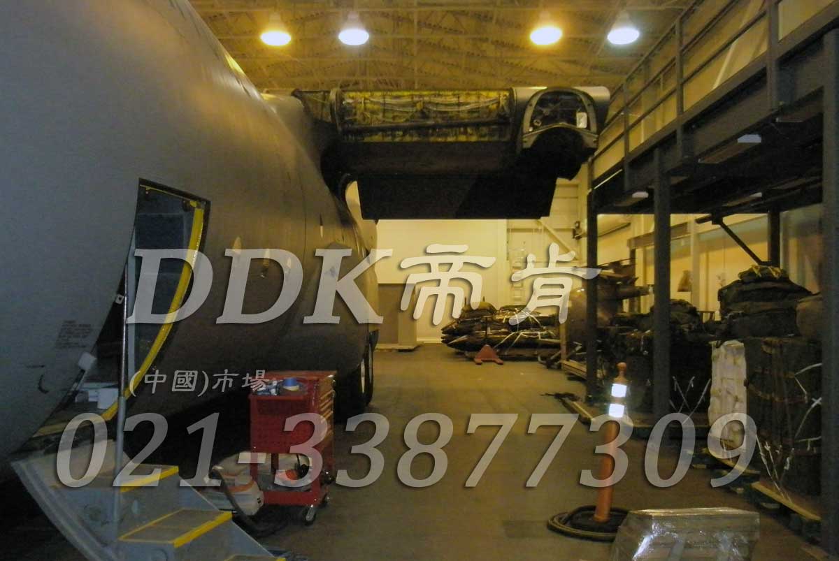 灰色_飛機檢修庫地面專用地板鋪設樣板圖片,帝肯(DDK)_2000_8979(廠房地面做法圖集)效果圖 灰色_飛機檢修庫地面專用地板鋪設樣板圖片,帝肯(DDK)_2000_8979(廠房地面做法圖集)效果圖,廠房地板材料,廠房地膠,廠房塑膠地板,廠房防滑地膠,工廠地板,工廠用塑料地板,工廠塑膠地板,工廠車間地板革