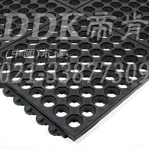 互扣_橡膠材質(zhì)_防止站立疲勞_疏水_防滑地面材料樣板圖片，帝肯(DDK)_4800_MD900X900（Rmaid900X900|樂(lè)美達(dá)） 效果圖，減震橡膠墊,多孔橡膠墊,安全橡膠地墊,工廠用橡膠地墊,橡膠地毯,橡膠彈性地墊,橡膠腳墊,橡膠防滑地墊,橡膠防滑墊,漏水橡膠墊,耐油工業(yè)橡膠墊,耐油橡膠地墊,耐油橡膠墊,船用橡膠墊,船用橡膠防滑墊,車(chē)間橡膠墊,防滑橡膠地墊,防滑橡膠墊,預(yù)制型橡膠卷材,衛(wèi)生間防水墊,衛(wèi)生間防水地墊,廚房疏水材料,衛(wèi)生間地板隔水墊,室外防滑透水墊,排水地墊,漏水地墊,漏水地膠,泄水型地板磚,疏水墊,疏水性材料,疏水型抗疲勞地墊,疏水地膠,疏水地毯,疏水地席,疏水地墊,疏水磚,疏水防滑地墊,透水地墊,防水地墊,防滑隔水墊,防水防滑墊,防水墊,防水地膠墊,防水地毯,隔水地墊,隔水材料,茶水間防滑地墊,排水防滑墊,多孔防滑地墊,帶孔防滑墊,網(wǎng)孔地墊,戶(hù)外網(wǎng)狀橡膠墊,網(wǎng)格地墊,網(wǎng)格防滑墊,網(wǎng)狀防滑墊,網(wǎng)眼防滑