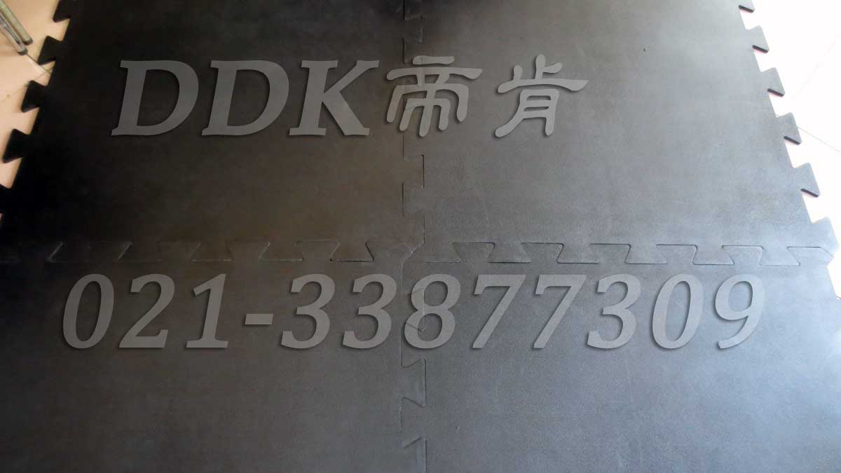 重型抗壓防震工業(yè)地板材料樣板圖片,帝肯(DDK)_4100（Honda|宏達(dá)）效果圖，抗壓地墊,抗壓地板,耐壓地板,耐壓耐磨地毯,耐重壓地墊,耐重壓地板,膠墊,腳墊,工業(yè)地板磚,車(chē)間地板磚,維修車(chē)間地板,車(chē)間地板防護(hù)墊,pvc工業(yè)地板,工業(yè)地板,工業(yè)地墊,工業(yè)地坪,工業(yè)地膠,工業(yè)地磚,工業(yè)地板膠,工廠地墊,工廠地板,工廠地板膠,工廠地毯,工廠腳墊,工業(yè)防滑墊,工廠用橡膠地墊,汽車(chē)維修車(chē)間用地板,車(chē)間地板,車(chē)間橡膠地板,車(chē)間橡膠墊,車(chē)間用地板膠,車(chē)間防滑地墊,車(chē)間防滑墊,車(chē)間防砸地板,軟質(zhì)地板,車(chē)間pvc地板,車(chē)間地坪,車(chē)間地墊,車(chē)間塑膠地板,車(chē)間地面膠皮,車(chē)間地膠墊,車(chē)間地毯,安全地膠,安全墊,安全橡膠地墊,安全防滑墊,耐磨地板,耐磨地墊,耐磨地膠,耐磨防滑地板,樹(shù)皮紋,蛇皮紋