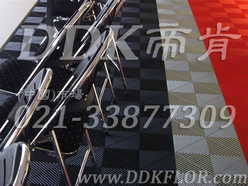 大型戶外展會及室外賽事會議互動區(qū)帳篷地面鋪設(shè)用自排水抗壓組合地板效果_黑色互拼裝實(shí)景圖樣板圖片,帝肯(DDK)_8100_600(戶外活動用帳篷地面材料)效果圖 大型戶外展會及室外賽事會議互動區(qū)帳篷地面鋪設(shè)用自排水抗壓組合地板效果_黑色互拼裝實(shí)景圖樣板圖片,帝肯(DDK)_8100_600(戶外活動用帳篷地面材料)效果圖,會展地板,可拼接展會塑膠地板,展會地膠,展銷會專用地板,展會地板,活動地板,pvc活動地板,移動篷房用地板,帳篷地墊,帳篷地毯,帳篷地膠