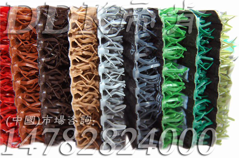 紅、卡其、棕、灰、綠多色硬質(zhì)塑料草坪地毯產(chǎn)品特寫(xiě)實(shí)樣樣板圖片,帝肯(DDK)_6000（DDKTurf|特福）效果圖,仿真草坪,人造草坪,幼兒園戶外人造草坪,戶外塑料草坪,戶外草坪地墊,塑料草坪,綠草地墊,淘金草,耐磨塑料草坪毯,草坪地毯