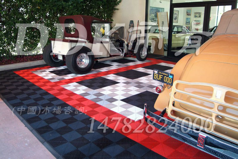 大門進(jìn)門地面鋪什么好？抗壓防滑型組合型門墊_黑紅白拼接效果樣板圖片，帝肯(DDK)_8100_900（大門入口防滑墊）效果圖，刮泥門墊,塑料門墊,大門腳墊,模塊拼接式門墊,腳墊門墊,進(jìn)門地墊,進(jìn)門腳墊,門前地墊,門前墊,門廳地墊,門口地墊,門廳腳墊,門口防滑地墊,門口防滑地膠,門口防滑墊,門口腳墊,門口腳踏墊,防滑門墊
