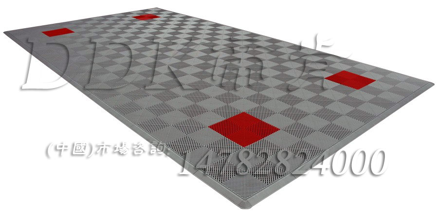 【大廈入口門格柵系統(tǒng)】灰色加紅色效果樣板圖片，帝肯(DDK)_8100_900（大門入口防滑墊）效果圖，門口地墊,門口地毯,門口地面除塵刷,門口腳墊,門口腳踏墊,門口除塵地墊,門口防滑墊,門口防滑地膠,門口防滑地墊,門口防塵墊,門口防塵地毯,門口防塵地墊,進(jìn)門地墊,進(jìn)門腳墊,自動門地墊,腳墊門墊,門廳地墊,門廳地毯,門廳腳墊,門廳除塵地墊,防滑門墊,除塵門墊,除雪門墊,廣告門墊,模塊拼接式門墊,橡膠門墊,嵌入式門墊,塑膠門墊,大門腳墊,刮泥門墊,三合一門墊,logo門墊,三合一門口毯,塑料門墊,入口防塵地墊,入口防水地墊,入口防滑墊,出入口地墊