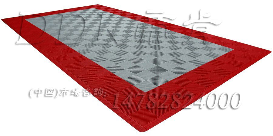 進(jìn)門地墊什么材料的好？紅邊加灰色主模效果樣板圖片，帝肯(DDK)_8100_900（大門入口防滑墊）效果圖，門口地墊,門口地毯,門口地面除塵刷,門口腳墊,門口腳踏墊,門口除塵地墊,門口防滑墊,門口防滑地膠,門口防滑地墊,門口防塵墊,門口防塵地毯,門口防塵地墊,進(jìn)門地墊,進(jìn)門腳墊,自動門地墊,腳墊門墊,門廳地墊,門廳地毯,門廳腳墊,門廳除塵地墊,防滑門墊,除塵門墊,除雪門墊,廣告門墊,模塊拼接式門墊,橡膠門墊,嵌入式門墊,塑膠門墊,大門腳墊,刮泥門墊,三合一門墊,logo門墊,三合一門口毯,塑料門墊,入口防塵地墊,入口防水地墊,入口防滑墊,出入口地墊