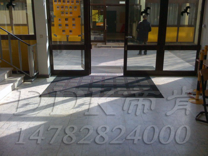 【內(nèi)嵌式防塵地墊】模塊內(nèi)嵌式刮沙除塵地墊樣板圖片,帝肯(DDK)_3MD9300(曼達)效果圖 【內(nèi)嵌式防塵地墊】模塊內(nèi)嵌式刮沙除塵地墊樣板圖片,帝肯(DDK)_3MD9300(曼達)效果圖,嵌入式門墊,模塊地墊,拼接式地墊,組合式地墊,刮泥門墊,腳墊門墊,進門腳墊,門口腳踏墊,門廳地墊,門廳地毯,門廳腳墊,門廳除塵地墊,除塵門墊,門口除塵地墊,防塵門墊