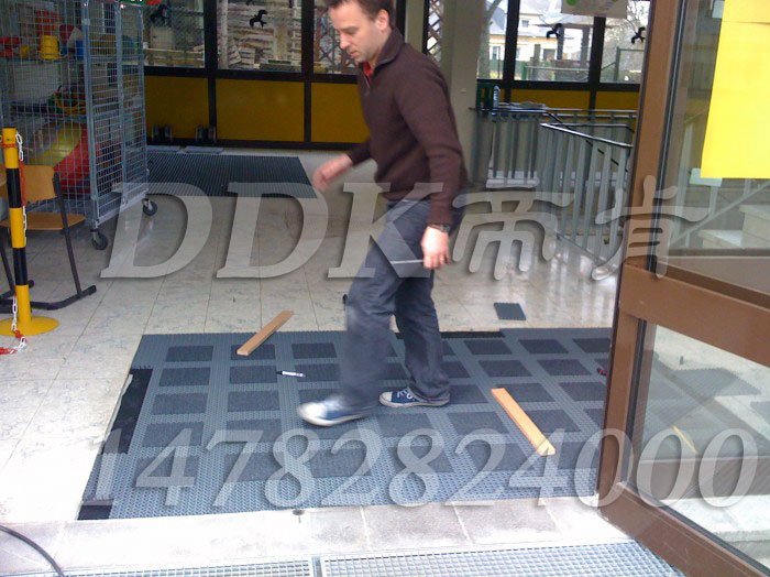 【除塵刮泥墊怎么安裝】安裝除塵地墊樣板圖片,帝肯(DDK)_3MD9300(曼達)效果圖 【除塵刮泥墊怎么安裝】安裝除塵地墊樣板圖片,帝肯(DDK)_3MD9300(曼達)效果圖,地面材料鋪裝方法問答,刮泥地墊