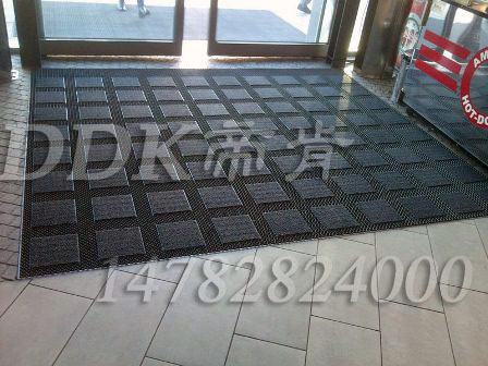 【超市門口防塵地膠那種地墊叫什么】商場(chǎng)超市門前除塵刮泥腳墊樣板圖片,帝肯(DDK)_3MD9300(曼達(dá))效果圖 【超市門口防塵地膠那種地墊叫什么】商場(chǎng)超市門前除塵刮泥腳墊樣板圖片,帝肯(DDK)_3MD9300(曼達(dá))效果圖,pvc拼接式除塵墊,三合一防塵地墊,三合一防塵墊,三合一除塵墊,入口防塵地墊,刮泥除塵地墊,吸水吸塵地墊,門口防塵地毯,門口防塵地墊,門口腳踏墊,門口腳墊,門口地面除塵刷,門廳除塵地墊,門廳腳墊,門廳地墊,門前腳墊,門前毯,門前墊,門前地墊,門廳地毯,門口地墊,門口地毯,防塵地墊,防塵防滑地墊,防塵防污地墊,防塵門墊,防塵墊,門口除塵地墊,門墊,門口防滑墊,門口防滑地膠,門口防滑地墊,門口防塵墊,門墊地毯,門墊地墊,防塵地毯,防塵地膠墊,除塵地墊,防滑除塵地墊,除塵地毯,除塵地膠,除塵門墊,除塵腳墊,除塵墊,刮泥地墊,刮泥門墊