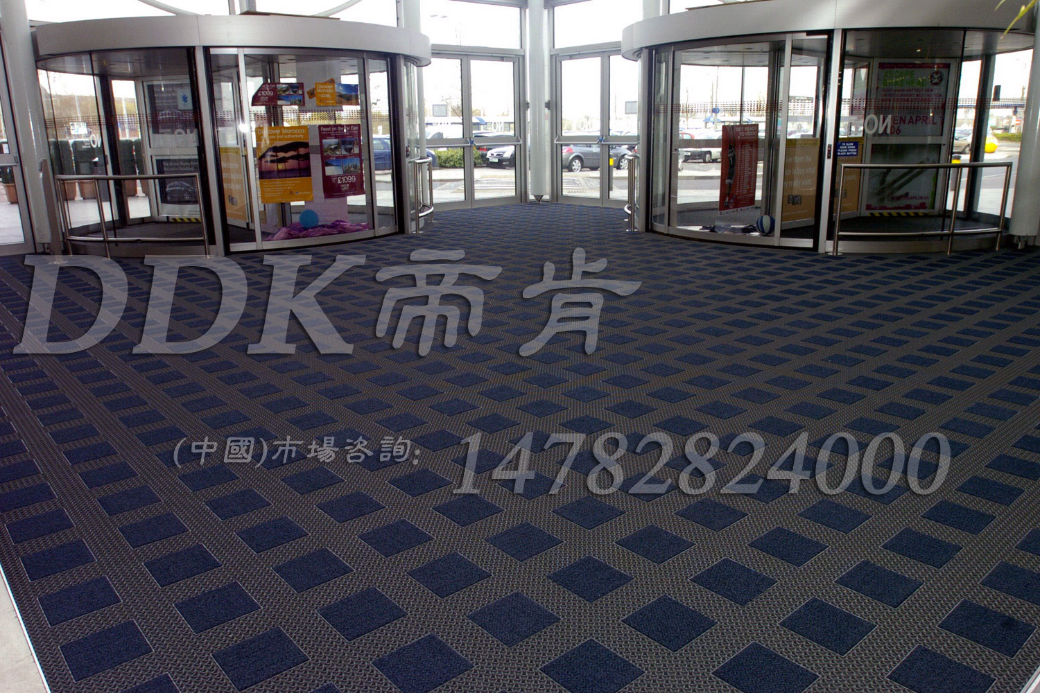 【商場(chǎng)辦公樓門廳地面防塵腳踏地墊】商場(chǎng)辦公樓入口門廳地面防滑防塵腳踏墊樣板圖片,帝肯(DDK)_3MD9300(曼達(dá))效果圖 【商場(chǎng)辦公樓門廳地面防塵腳踏地墊】商場(chǎng)辦公樓入口門廳地面防滑防塵腳踏墊樣板圖片,帝肯(DDK)_3MD9300(曼達(dá))效果圖,pvc拼接式除塵墊,三合一防塵地墊,三合一防塵墊,三合一除塵墊,入口防塵地墊,刮泥除塵地墊,吸水吸塵地墊,門口防塵地毯,門口防塵地墊,門口腳踏墊,門口腳墊,門口地面除塵刷,門廳除塵地墊,門廳腳墊,門廳地墊,門前腳墊,門前毯,門前墊,門前地墊,門廳地毯,門口地墊,門口地毯,防塵地墊,防塵防滑地墊,防塵防污地墊,防塵門墊,防塵墊,門口除塵地墊,門墊,門口防滑墊,門口防滑地膠,門口防滑地墊,門口防塵墊,門墊地毯,門墊地墊,防塵地毯,防塵地膠墊,除塵地墊,防滑除塵地墊,除塵地毯,除塵地膠,除塵門墊,除塵腳墊,除塵墊,刮泥地墊,刮泥門墊