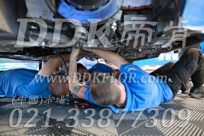 18灰色定制款維修間地面耐油防滑拼裝地板樣板圖片,帝肯(DDK)_8100_6008（賽車P房帳篷地板）效果圖，帳篷地膠