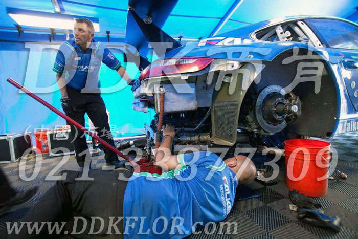 16快拼式灰色耐油防滑維修間地板樣板圖片,帝肯(DDK)_8100_6008（賽車P房帳篷地板）效果圖，帳篷地膠