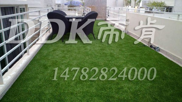 【仿綠色草皮地毯】露天連廊仿綠色草皮地毯樣板圖片,帝肯(DDK)_6200（Green|歌林）效果圖，露臺(tái)草坪,露臺(tái)地面裝修,露臺(tái)地板,仿真草坪