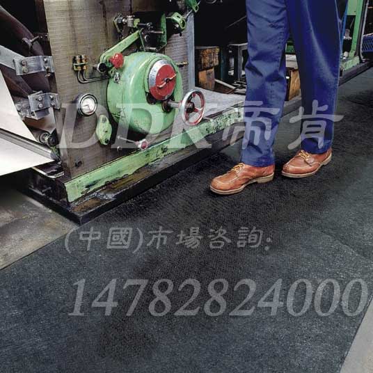 烤漆車間耐油地毯防污染地墊 深灰色耐臟腳墊 工廠通道防滑去腳印地毯 ，車間地毯,車間防滑地墊,車間地墊,地面防滑墊,地面防護(hù)材料,工業(yè)防滑地毯,工廠腳墊,工廠防滑地墊,工廠地毯,走廊地毯,走道地墊,走道地毯,走道墊,防油防滑墊,防滲地毯,防塵防污地墊,防酸堿膠墊,防污地毯