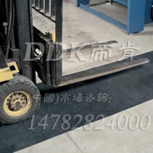 防塵吸灰通道地毯 車輪吸塵防臟 經(jīng)濟(jì)型防污染地面保護(hù)墊，叉車地墊,叉車地板,叉車地膠墊,刮泥除塵地墊,入口防塵地墊,吸水吸塵地墊,吸塵地毯,三合一除塵墊,防塵地墊,防塵墊,門口除塵地墊,門口防塵地毯,門口防塵地墊,門口防塵墊,防塵防污地墊,防塵防滑地墊,門口地面除塵刷,防滑除塵地墊,除塵地毯,除塵墊,除塵腳墊,吸水地墊,吸水地毯,吸濕墊,工業(yè)吸油地墊